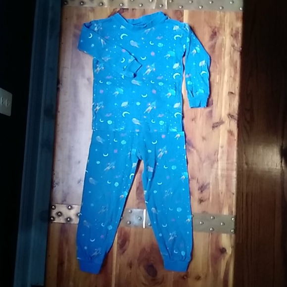 Three sets size 4 pajamas - Picture 2 of 4